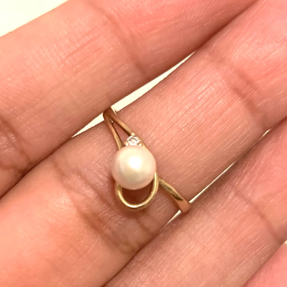 10kt Gold Pearl Diamond  Ring - 5.5